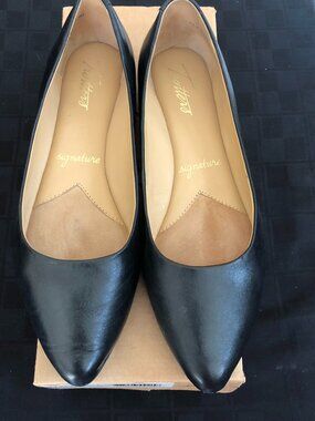 Trotters Estee Pointed Toe Flat, Like New With Original Box, 7 1/2 M